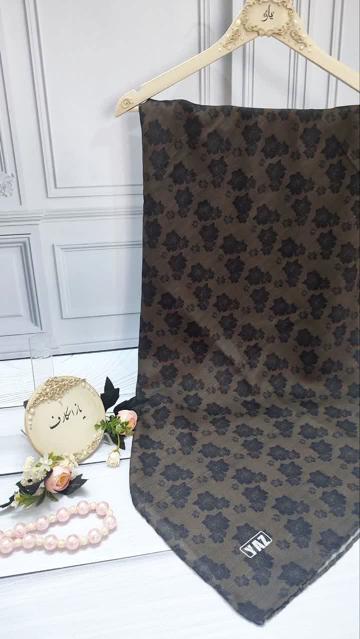 روسری زیتونی طرح دانتل یاز عرض ۱۳۵